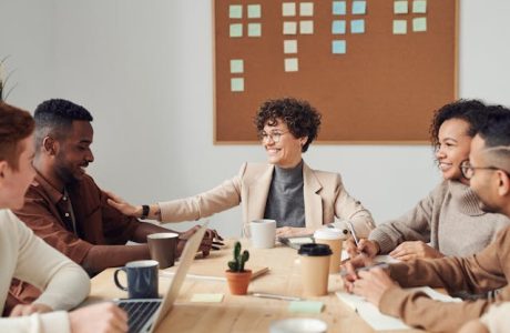 Estrategias modernas para mejorar la cohesión y motivación en equipos de trabajo
